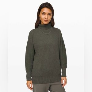 Lululemon “Cozy Calling” turtleneck in Heathered Pesto. Size XL.